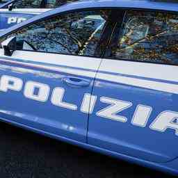 Freie Frau der italienischen Polizei die 22 Jahre lang von