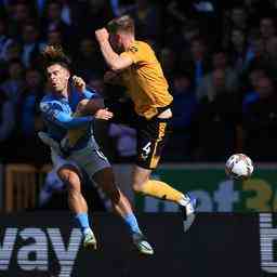 Manchester City rechnet nach einem bizarren Karate Kick einfach mit zehn