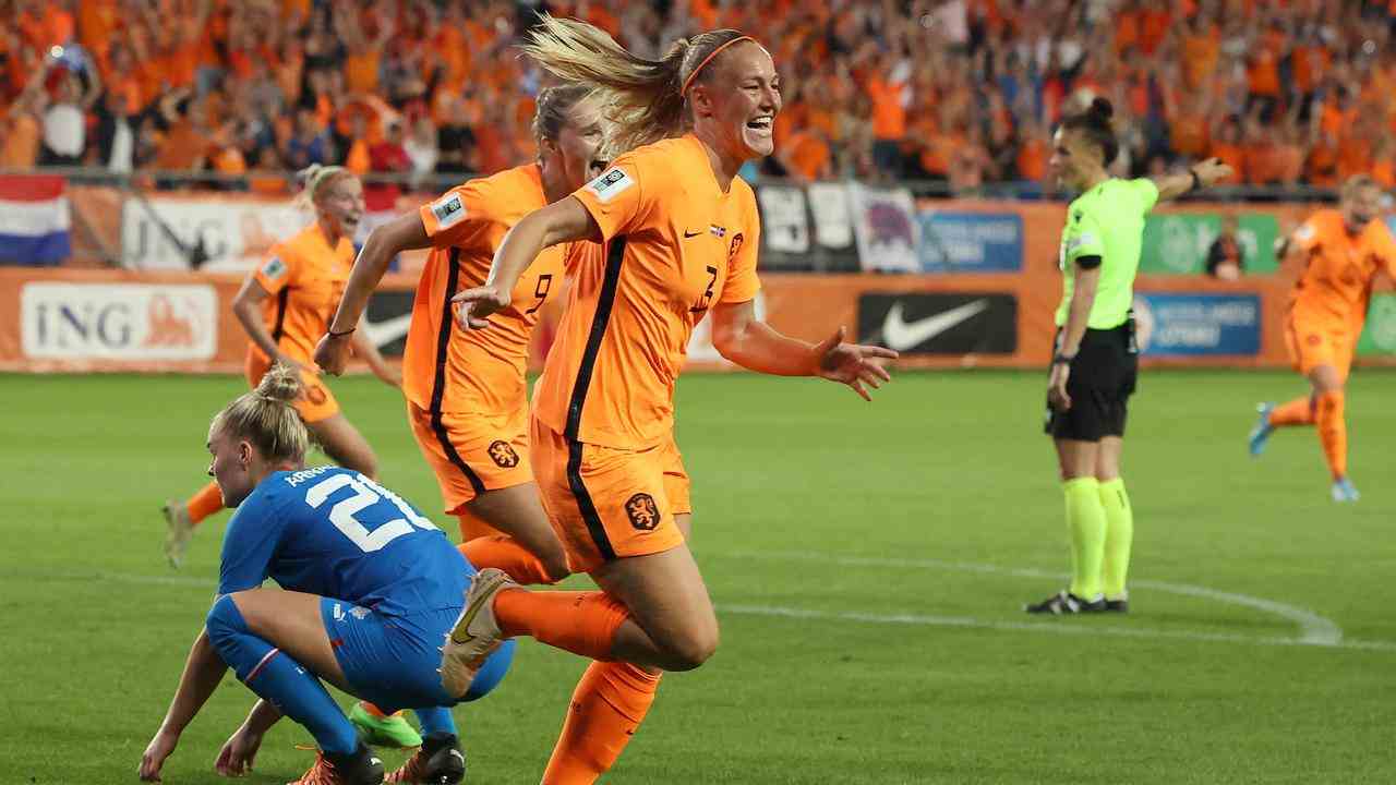 Stefanie van der Gragt ist nach dem späten 1:0 überglücklich.