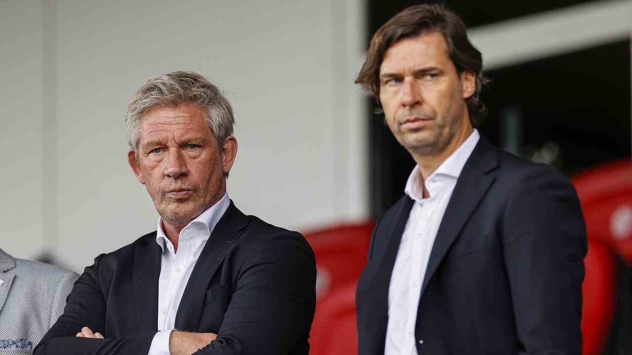 Marcel Brands (links) hat versucht, John de Jong (rechts) zum Umdenken zu bewegen.