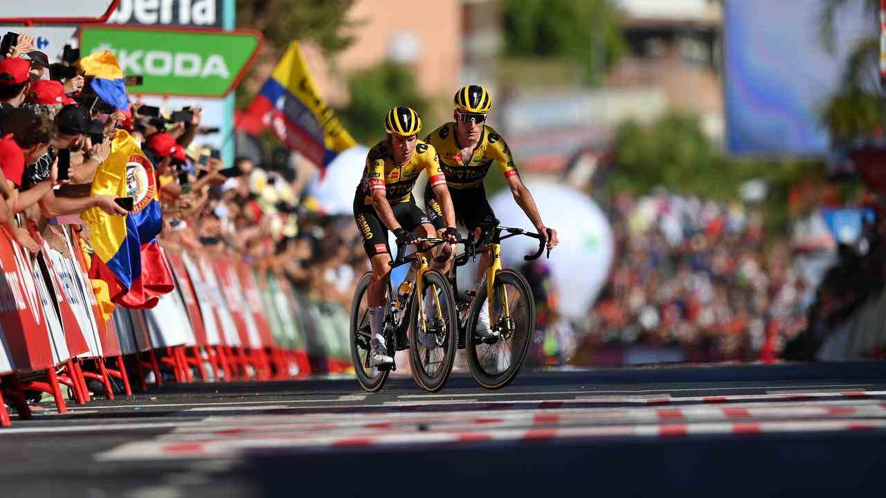 Primoz Roglic wurde am Dienstag von Mike Teunissen über die Ziellinie geholfen.