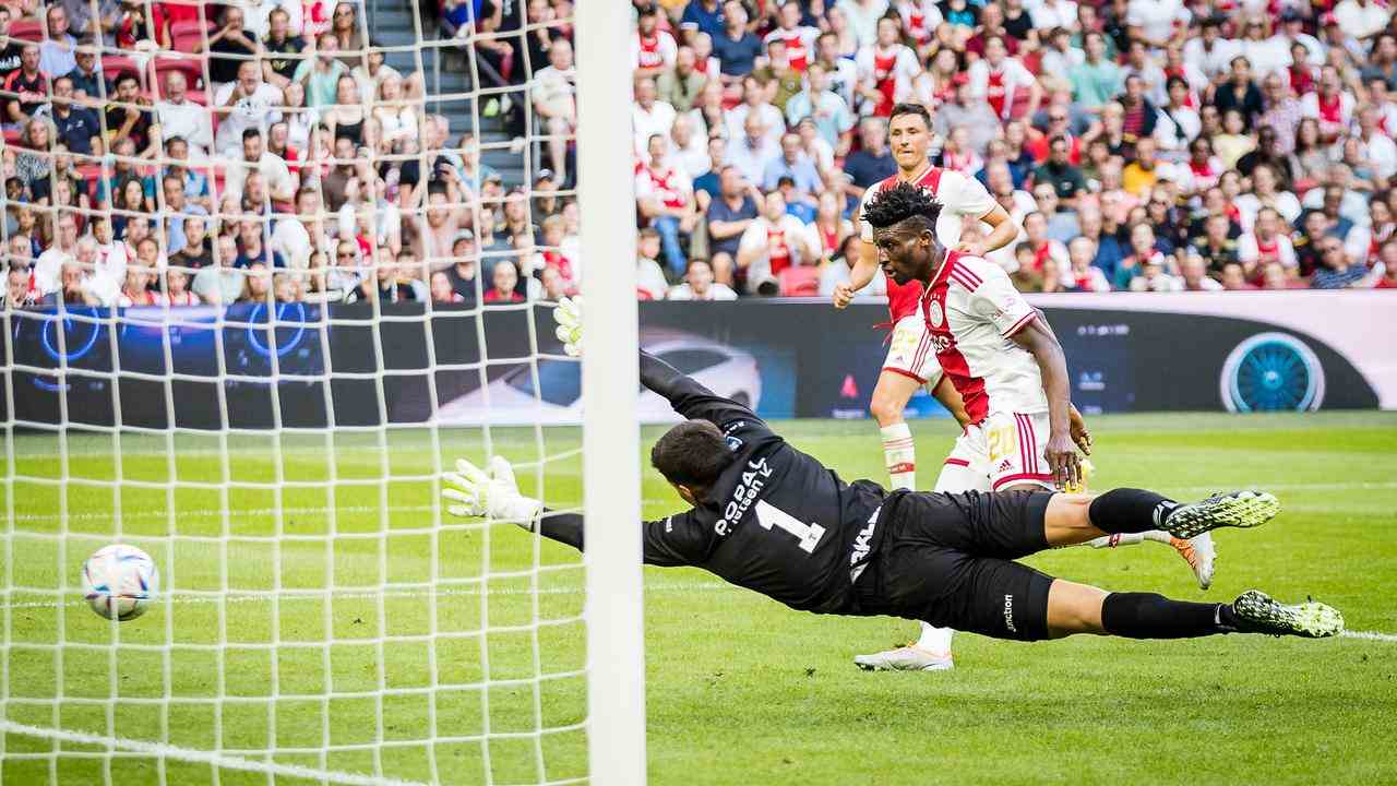 Mohammed Kudus erzielt das 4:0 für Ajax gegen Cambuur.