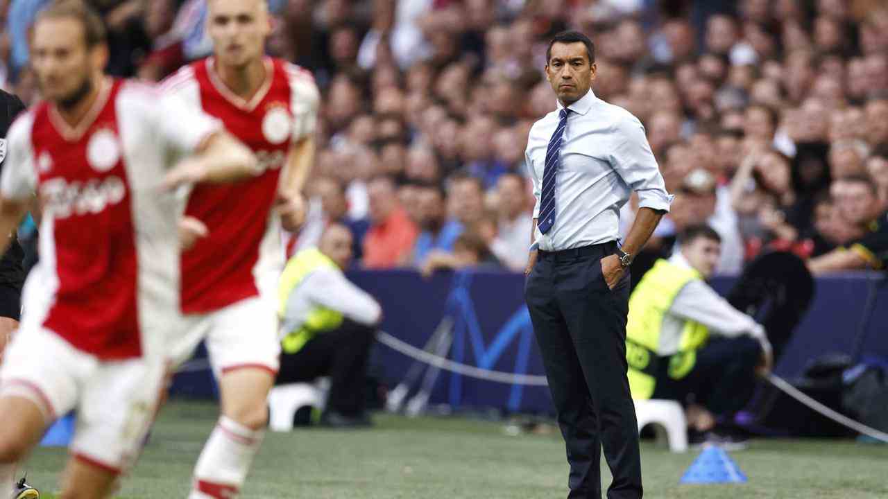 Rangers-Trainer Giovanni van Bronckhorst sah dem Gala-Auftritt von Ajax ratlos zu.