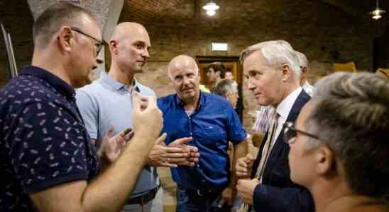 Van der Burg versucht Einwohner von Bant von einem zweiten