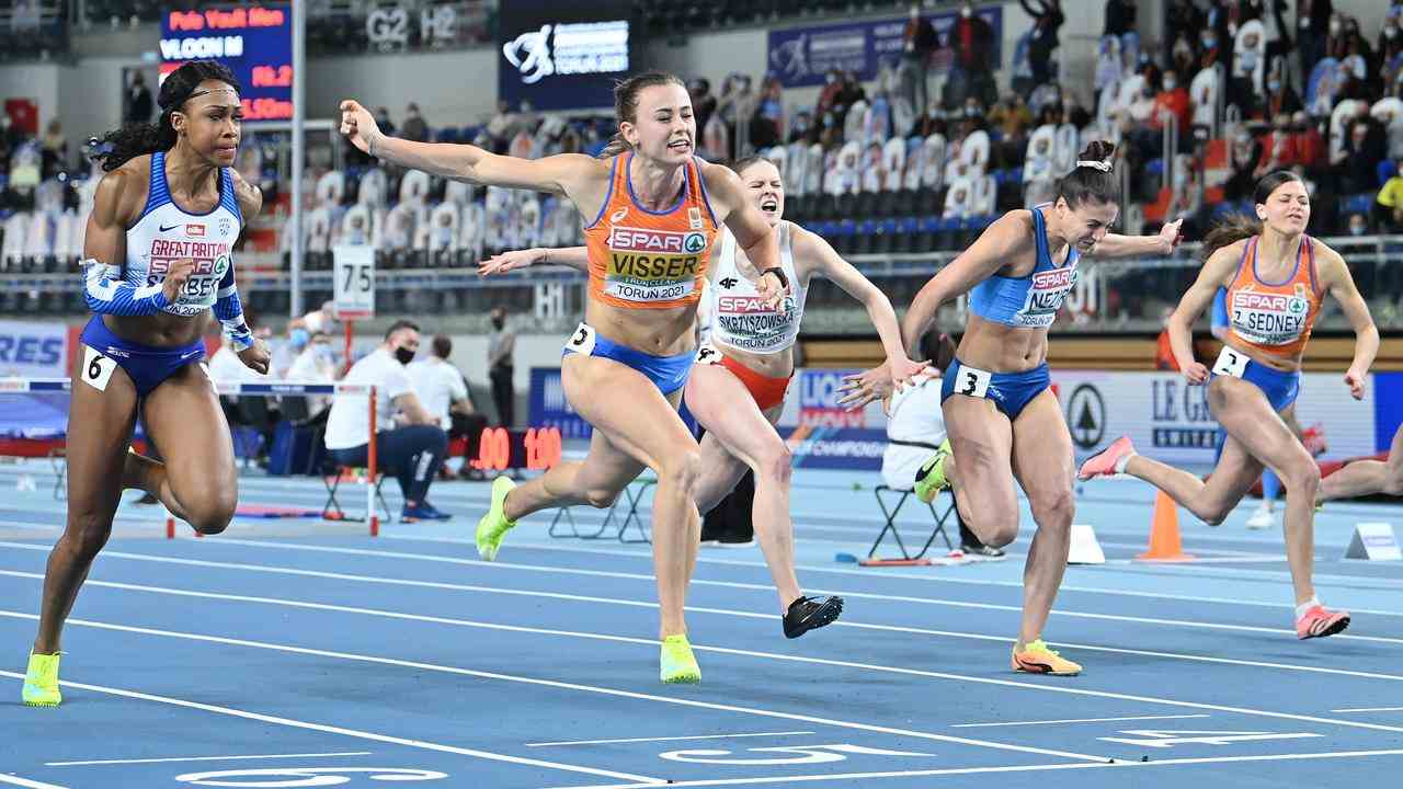 Nadine Visser gewinnt bei den Leichtathletik-Halleneuropameisterschaften im polnischen Torun den 60-Meter-Hürdenlauf.