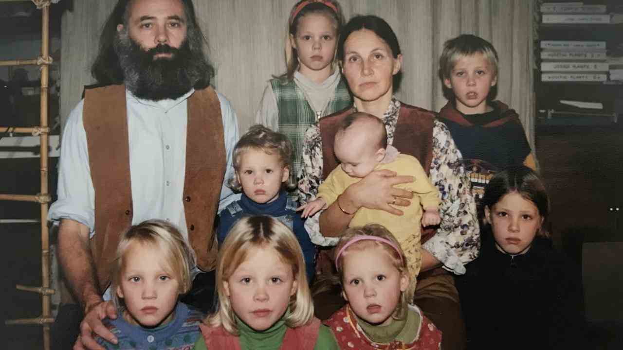 Die Familie, in der Israel van Dorsten aufgewachsen ist.  Das Foto wurde in „The children of Ruinerwold“, der Dokumentarserie von Jessica Villerius aus dem Jahr 2021, verwendet.