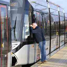 Eine weitere Stoerung in der Amsterdamer U Bahn alle Waggons stehen