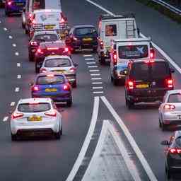 Unfall auf der A28 von Zwolle nach Amersfoort zwei Fahrspuren