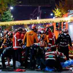 Zahl der Todesopfer wegen geschaeftiger Halloween Party in Suedkorea steigt auf