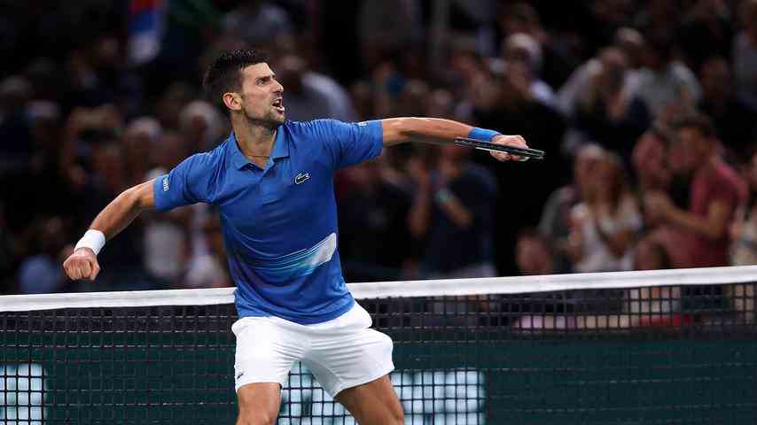 1667699698 853 Siegesserie Auger Aliassime vorbei Djokovic kaempft sich an Tsitsipas vorbei