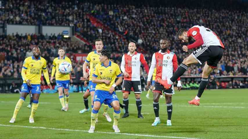 1668131206 528 Feyenoord geht an Ajax vorbei und kommt durch einen knappen