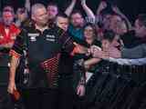 Van Barneveld op stoom bij Grand Slam of Darts: 'Ik kan eindelijk eens genieten'