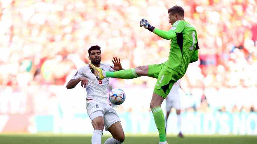 1669383502 161 Karate Kick und roter Wales Keeper in der Schlussphase fuehren zum emotionalen