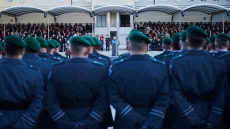 Bundeswehr bekommt SS Uniformen — RT Deutsch