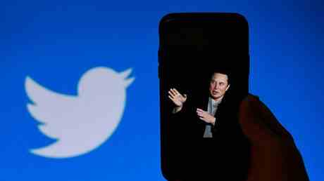 Elon Musk erwaegt „Alternative zu Apple und Google — World