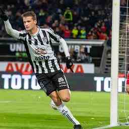 Heracles behaelt Fuehrungsposition teilweise wegen kuriosem Tor VVV gewinnt in