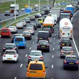 Kaputter Lkw verursacht Stau auf A15 Rotterdam