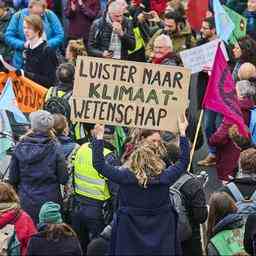 Letzte fuenf festgenommene Demonstranten Extinction Rebellion nach Autobahnblockade wieder frei