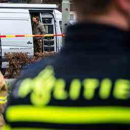 Moeglicher Sprengstoff und Schuesse auf Spuiweg in Dordrecht Innere