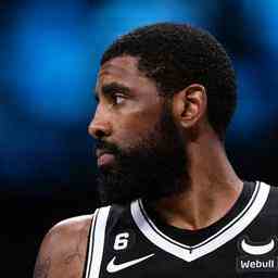 NBA Star Kyrie Irving entschuldigt sich fuer die Foerderung antisemitischer Videos