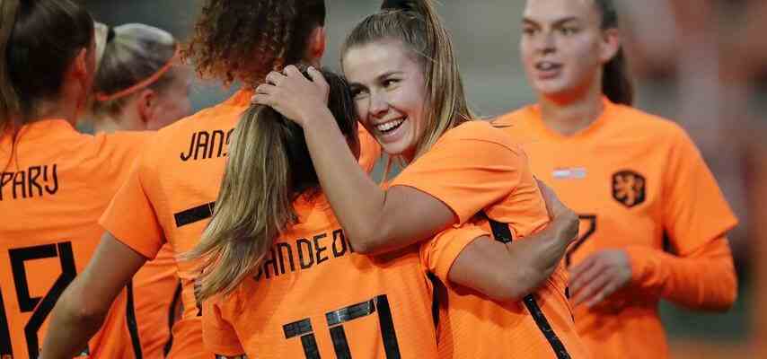 Orange Frauen beeindrucken mit ueberzeugendem Trainingssieg gegen Costa Rica