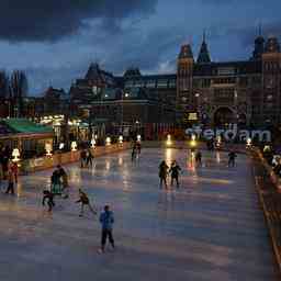 Schlittschuhbahn Museumplein wegen Stoerung am ersten Wochenende geschlossen Amsterdam