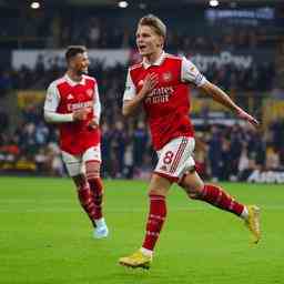 Tabellenfuehrer Arsenal laeuft Manchester City dank Double Degaard Fussball