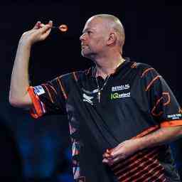 Van Barneveld und Van Duijvenbode gewinnen erstes Match beim Grand