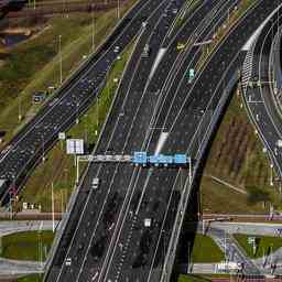 Viadukt am Gemeneweg und neuen Bahnhof in Hazerswoude bauen Gemeinderaete