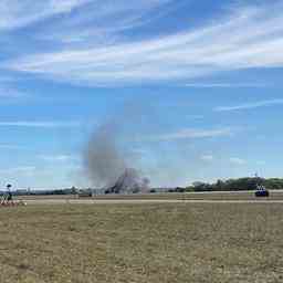 Zwei Oldtimer Flugzeuge stuerzten waehrend einer Show im US Bundesstaat Dallas ab