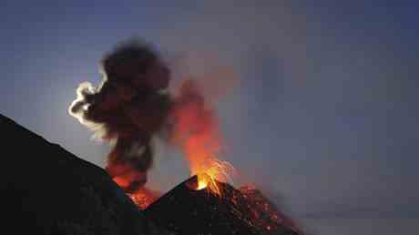 Ausbruch des Vulkans Stromboli loest Tsunami aus — World