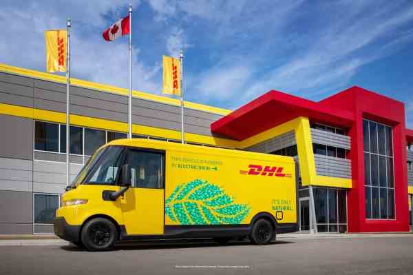 BrightDrop weitet Geschaeft mit elektronischen Lieferwagen mit DHL Express nach