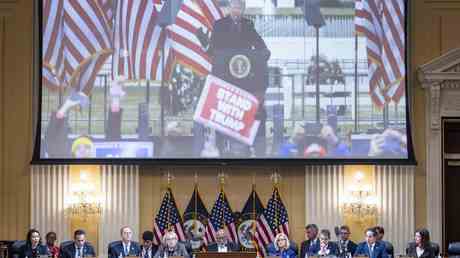 Der Ausschuss vom 6 Januar zieht die Vorladung von Trump