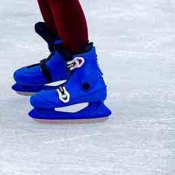 Eisbahn auf dem Dach von Bijenkorf ploetzlich wieder geschlossen