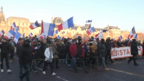 Grosse Anti NATO Kundgebung auf den Strassen von Paris — World