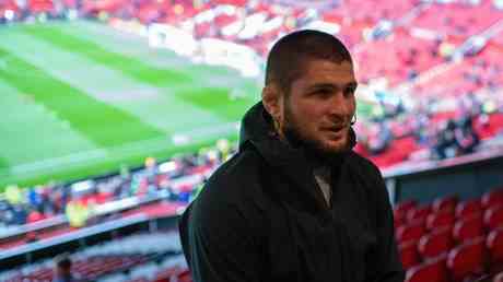 Khabib besucht das Marokko Camp vor dem entscheidenden WM Playoff FOTOS —