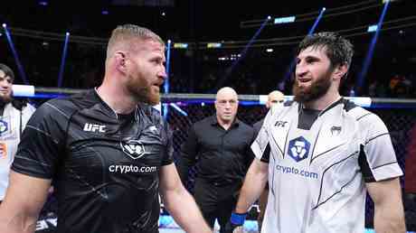 Kontroverse tobt nach UFC Titelkampf des russischen Stars — Sport