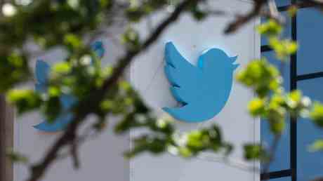 Twitter versteigert Bueromoebel — World