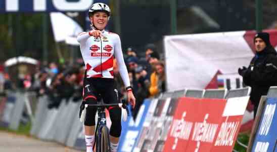 Van der Poel schlaegt Rueckkehrer Van Aert in seinem ersten