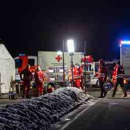 Vier Verletzte nach Lawine im Skigebiet bei der oesterreichischen Stadt