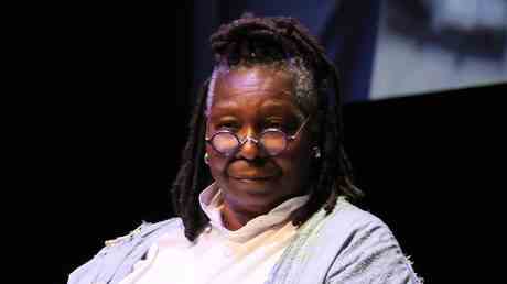 Whoopi Goldberg steht zu ihren Holocaust Bemerkungen — Unterhaltung