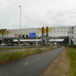 Zoetermeer schliesst die Nelson Mandela Bruecke wegen moeglicher Einsturzgefahr Innere