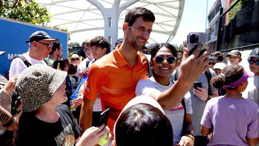 1672648311 479 Herzlicher Empfang fuer Djokovic im ersten Spiel in Australien seit