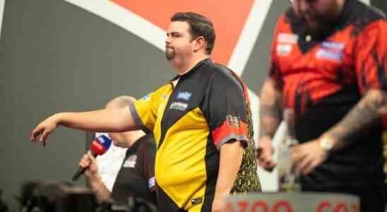 1672697581 Smith beendet das deutsche Darts Maerchen Clemens und erreicht das WM Finale