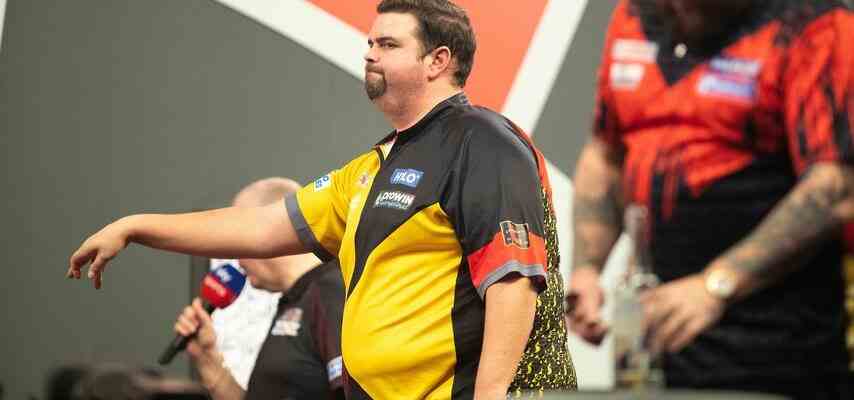 1672697581 Smith beendet das deutsche Darts Maerchen Clemens und erreicht das WM Finale