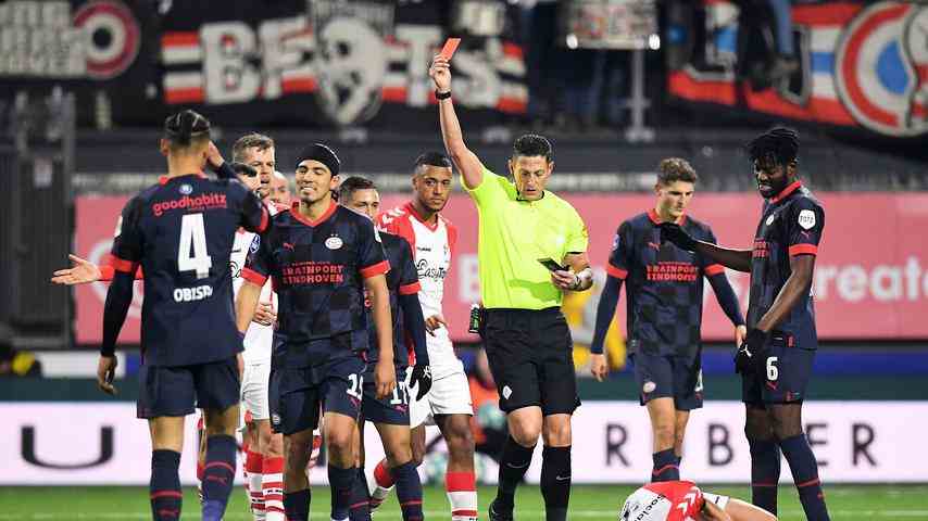 1674592199 584 Dutzende von PSV verlieren in Emmen und koennen Spitzenreiter Feyenoord