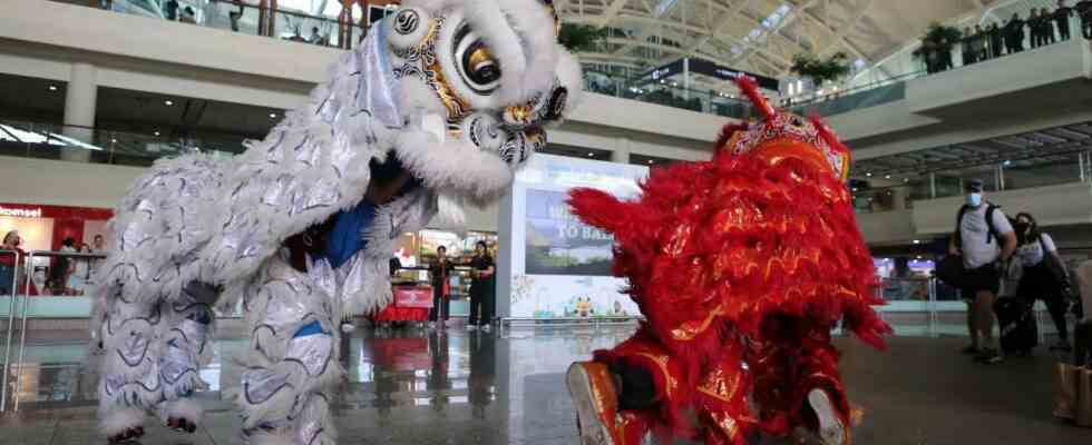 Bali begruesst den 1 Flug aus China zurueck da die