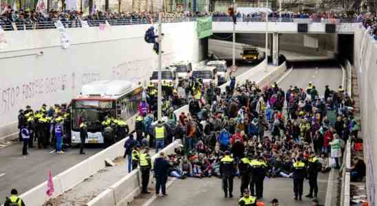 Die Polizei nimmt „wenige hundert Demonstranten bei einer Klimademonstration in