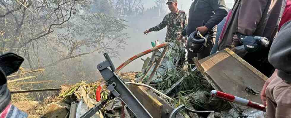 Flugzeugabsturz in Nepal Keine Hoffnung auf Ueberlebende bei Nepals toedlichstem