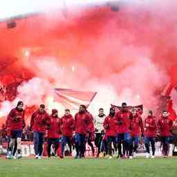 Im Bild Fans peitschen Feyenoord und Ajax beim letzten